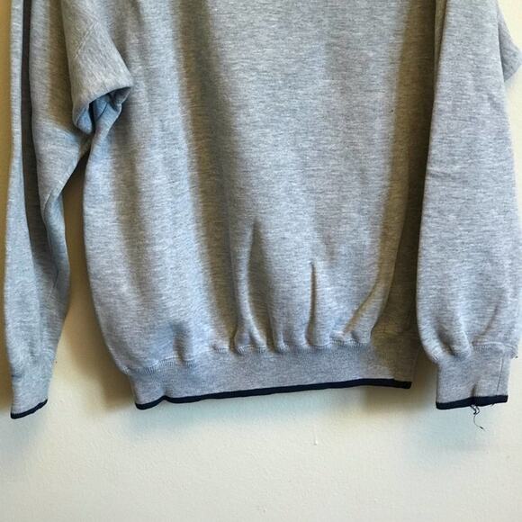 Disney M Vintage 90s Mickey & Co. Gray Men’s sweatshirt - Picture 9 of 9